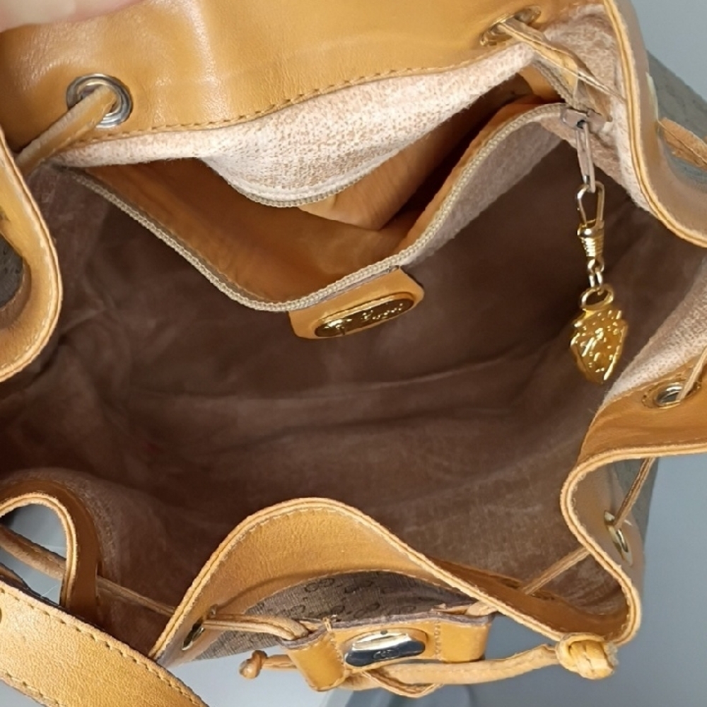 Vintage Gucci Micro GG Brown Tan Bucket Bag Crossbody Strap - Picture 13 of 16